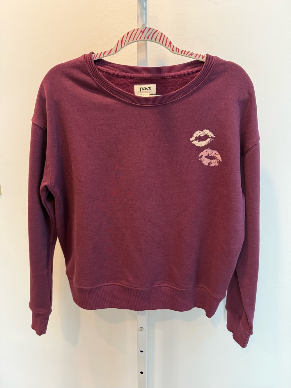 Pact Women's Plum Crewneck Sweatshirt Kiss Prints Organic Cotton Size S